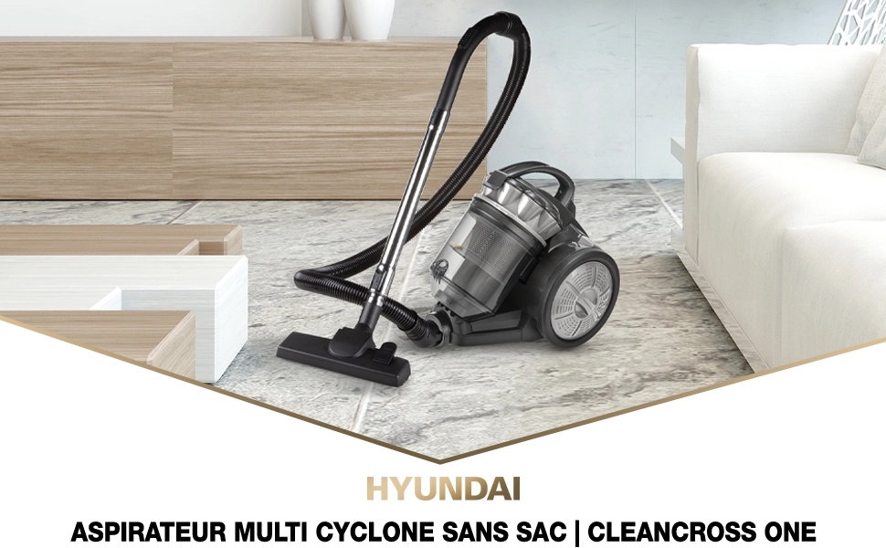 Aspirateur traineau sans sac Multi Cyclone Cleancross one dans un salon à coté d'un canapé et d'une table basse